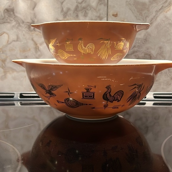 1.5QT and 4 QT Pyrex Early American Brown Gold Cinderella Bowls - Picture 9 of 12